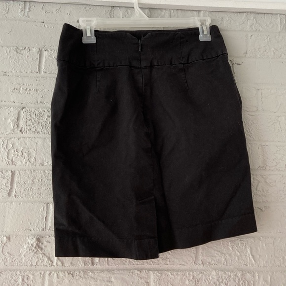 Banana Republic Stretchy Black Skirt With Pockets - Picture 2 of 5